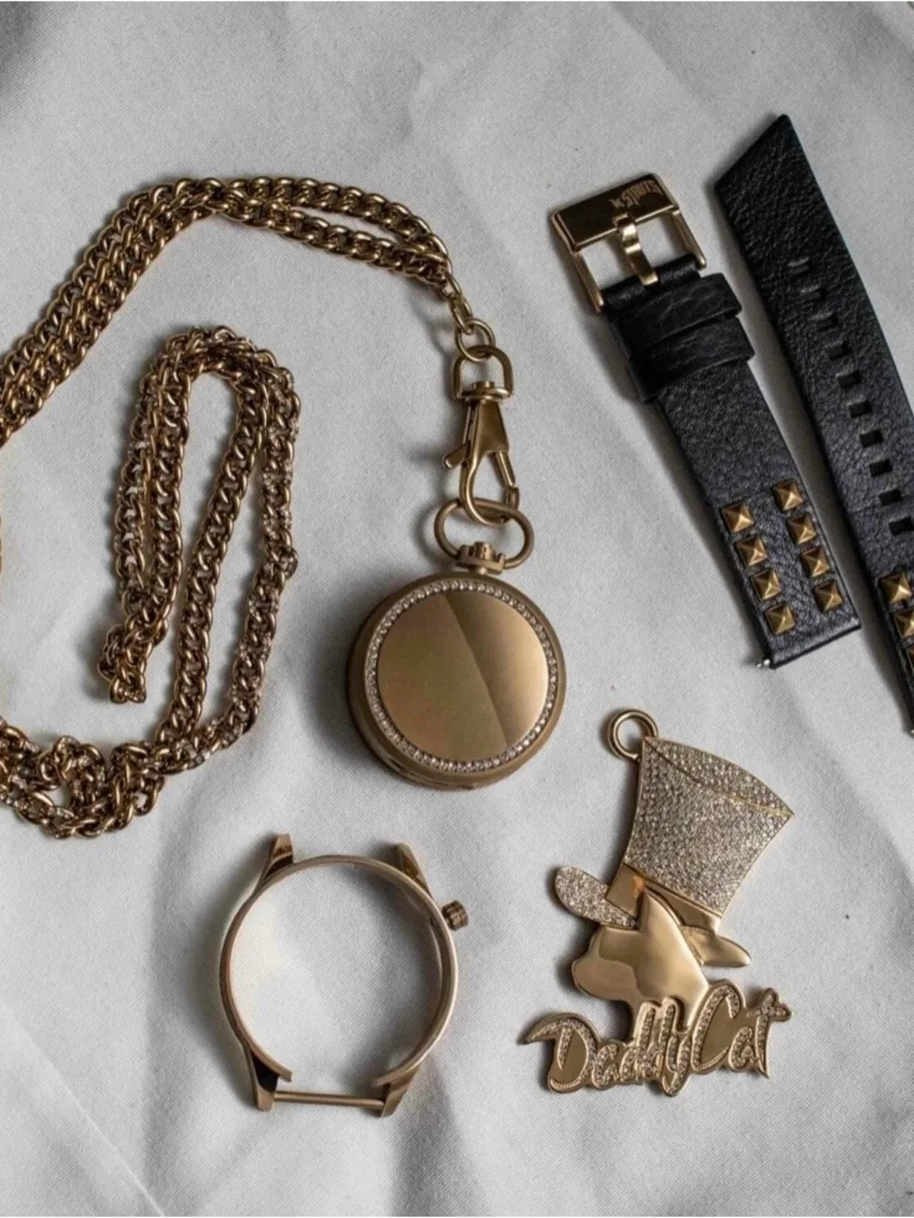 Limited edition of THE STRUTS x misfit “The time is now” watch box set